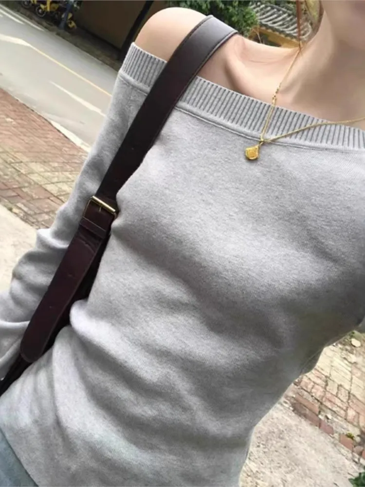 

Серая асимметричная вязаная футболка с длинным рукавом для женщин, осенняя модная модель с вырезом-лодочкой, сексуальная хлопковая облегающая футболка в стиле преппи, вязаный топ Y2K