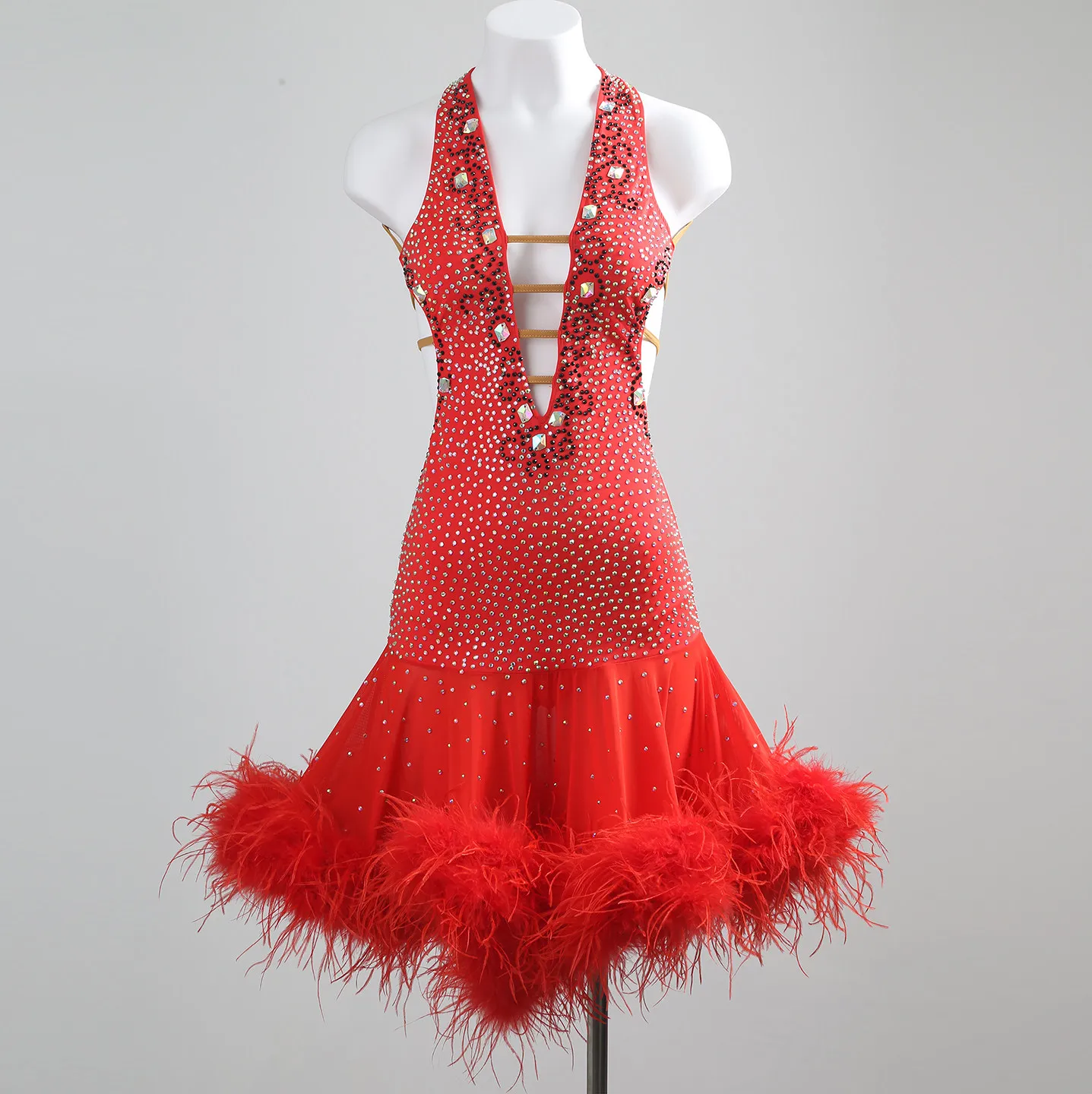 2026 Latein-Tanzkleid für Frauen, professionelles, sexy, rotes, rückenfreies Kleid mit hängendem Hals, für Erwachsene, weiblich, Rumba, Chacha, Latein-Tanzkleidung, DQL12809