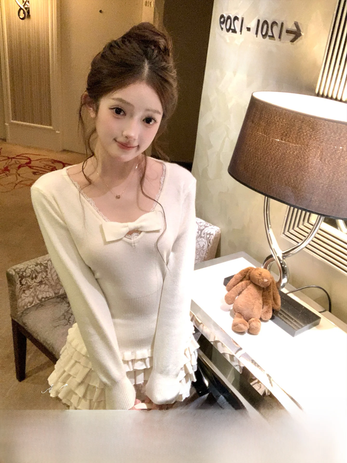 

Ele White Long Sve V-Ne Knitted Top Women's Inner Wear Slimming Top Acaine Soft Fabric Lace Detail Knot