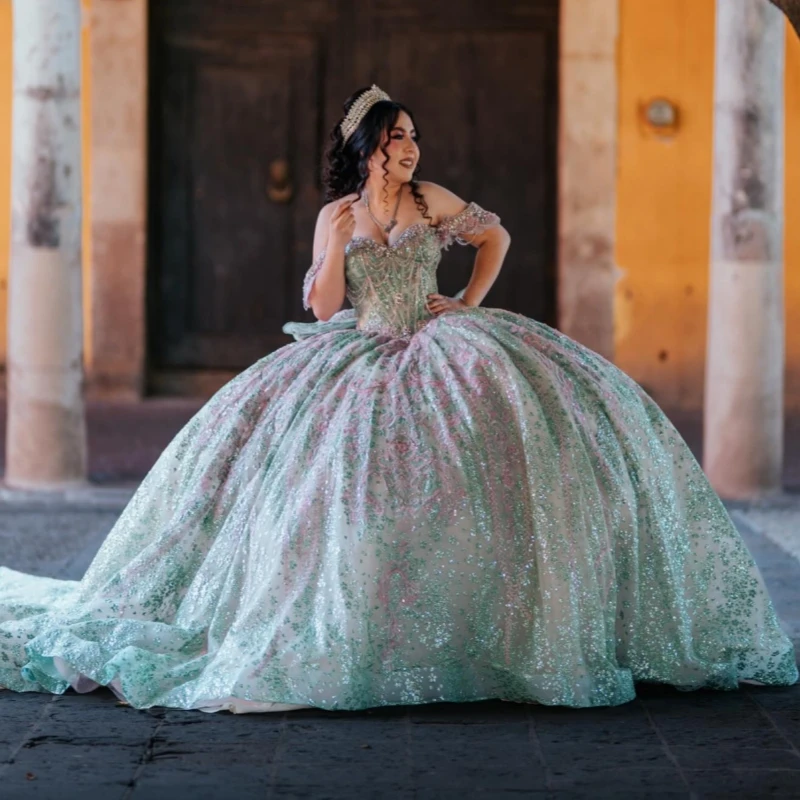 

Мятно-зеленое блестящее бальное платье для Quinceanera с пайетками, аппликациями, кружевом, бисером, кристаллами, бантом, тюлем, корсетом, открытыми плечами, для Sweet 16