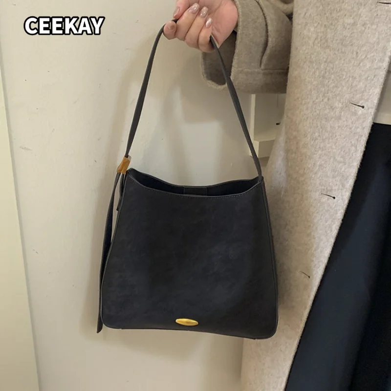 CEEKAY Women's Shoulder Bag Black Textured PU Leather Large Handbag Gold Oval Lock Detail Daily Commute Casual Minimalist