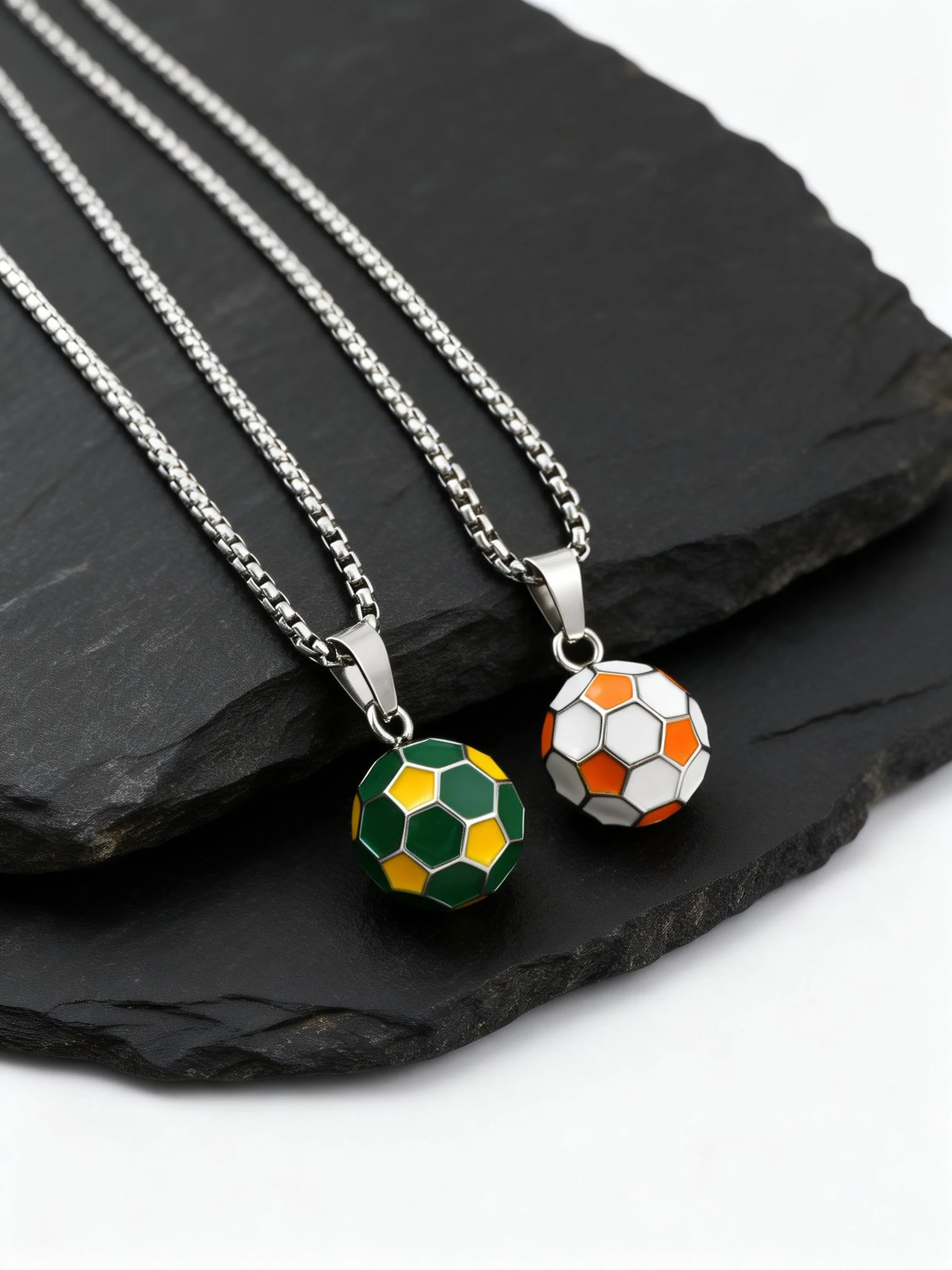 Fußball-Halskette für Herren, klassische Fußball-Anhänger-Halskette aus Edelstahl, Fußball-Fan-Schmuck – Detail 3