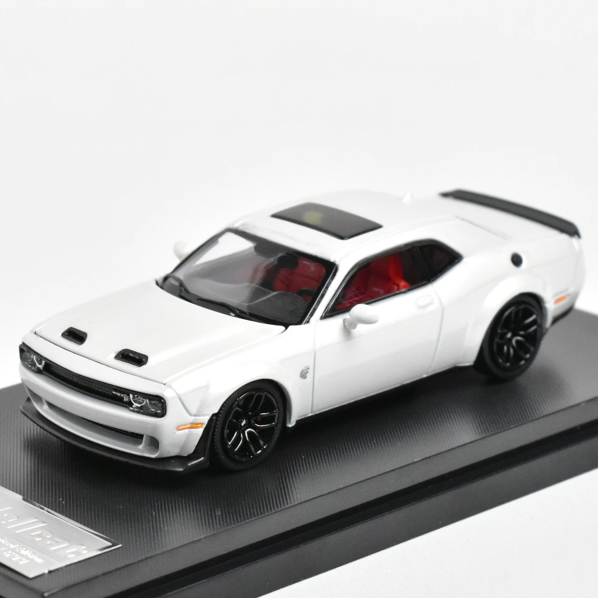 SH 1:64 SRT Hellcat Diecast Model Car