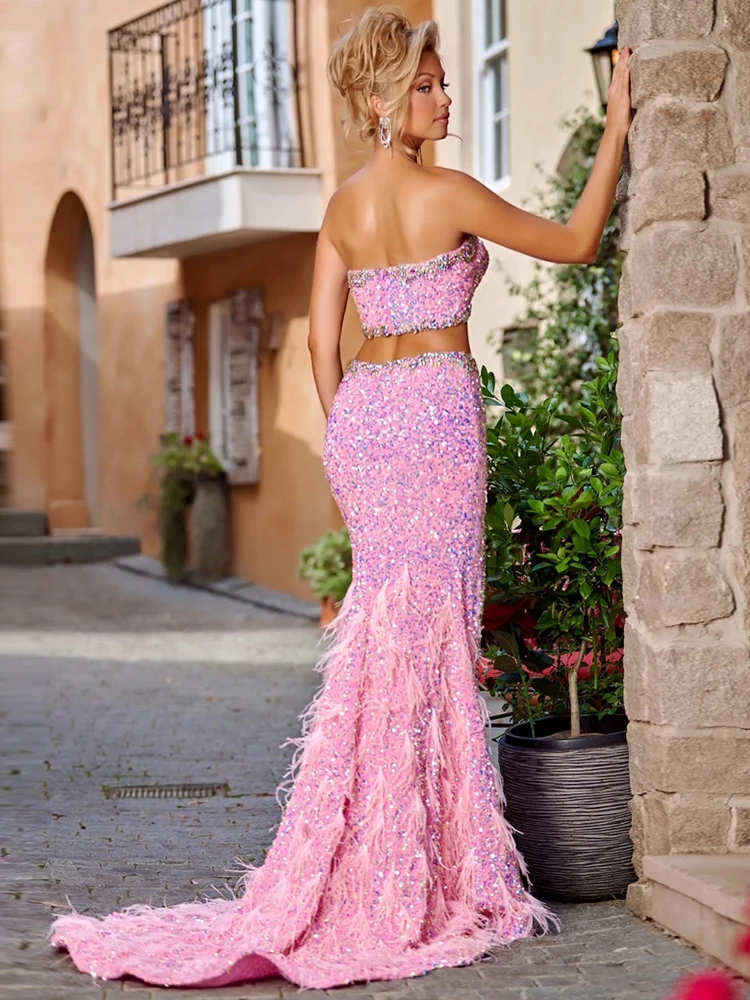 Vestido largo rosa con lentejuelas brillantes y abertura larga, vestido de noche de graduación recto con adornos de plumas de cristal y cuentas, largo hasta el suelo