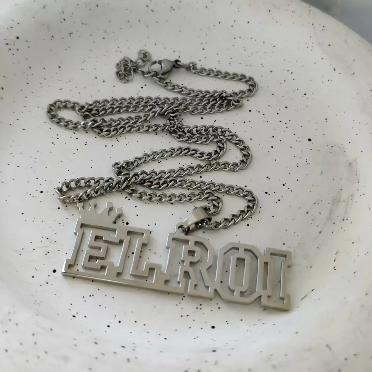 

DHQH 2025 New Wholesale Customized/Personalized Name Hollow Necklace Personalized Letter Hollow Necklace Christmas/Birthday Gift