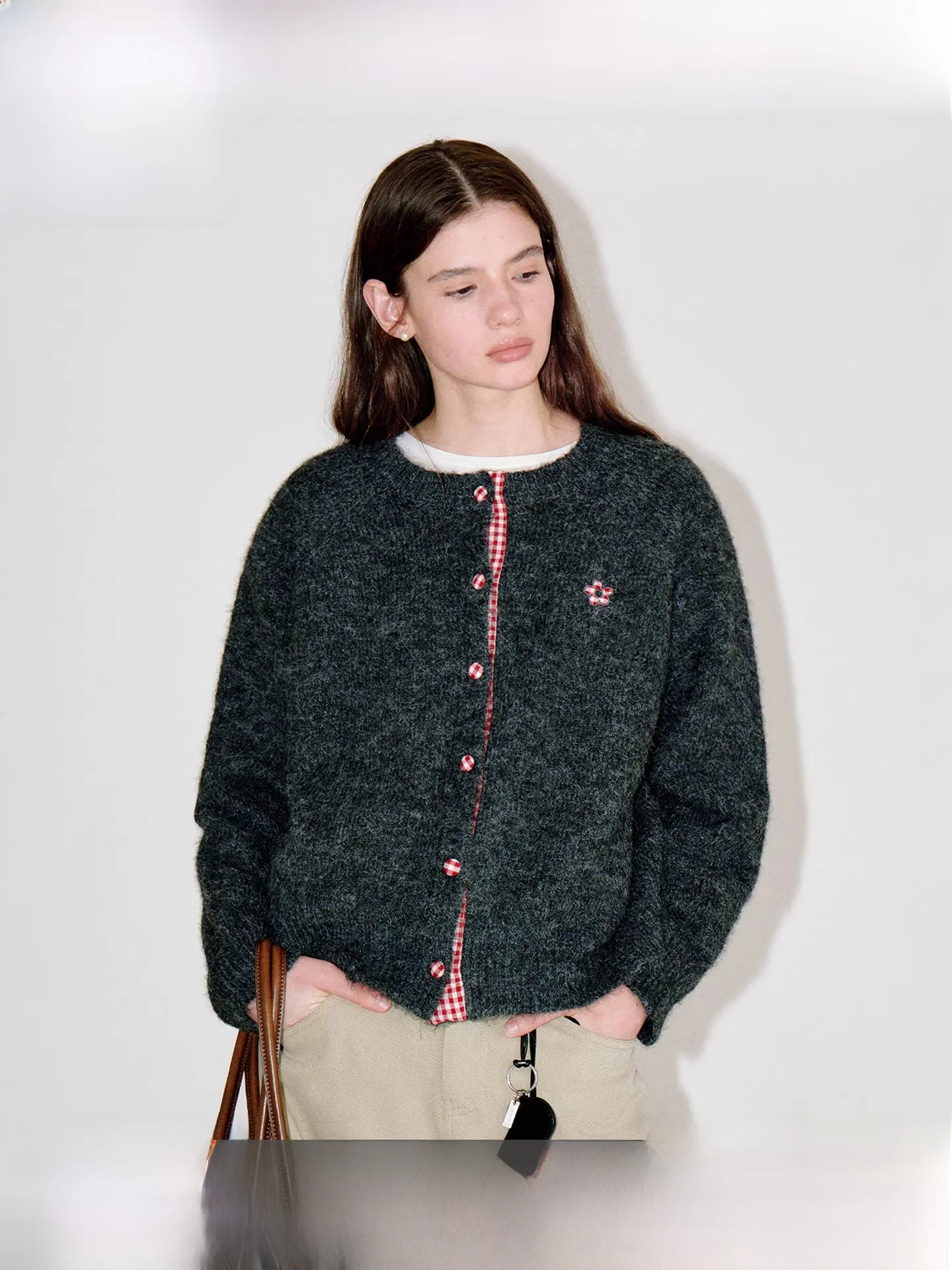 

Fano Romantic Sweetheart Flower Embroidery Loose Knit Cardigan Women's Top Spring 2026 Polyester Rayon Nylon Wool Blend