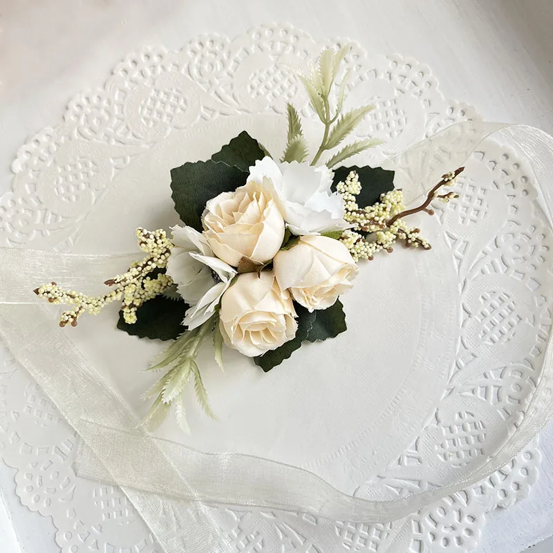 Corsage do pulso do noivo para homens, flores artificiais, rosas vermelhas, seda marfim, marfim, acessórios do casamento, Buttonhole