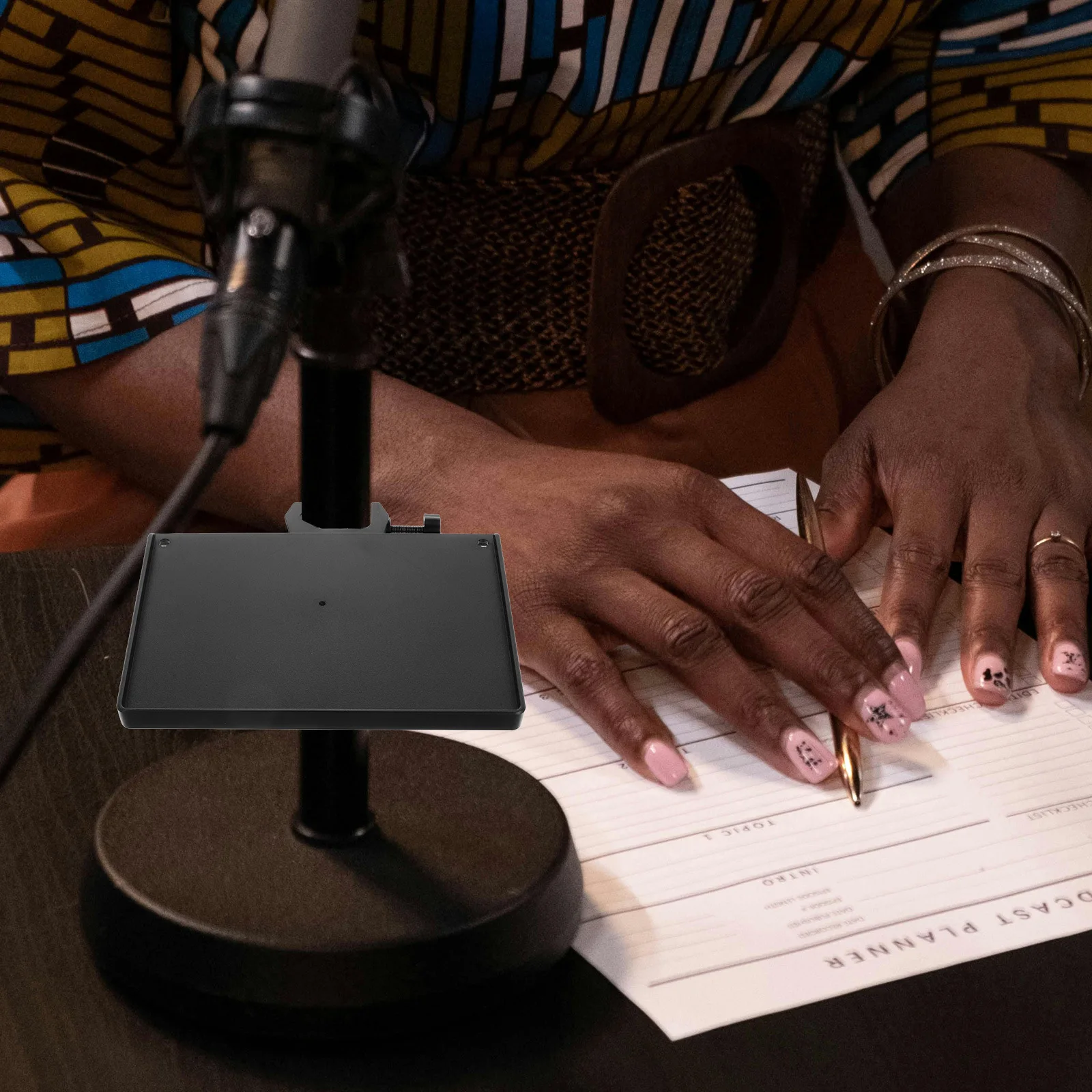 

Multifunctional Mic Stand Tray with Sound Card Slot and Phone Holder Compact Desktop Audio Setup Organizer for Recording Live