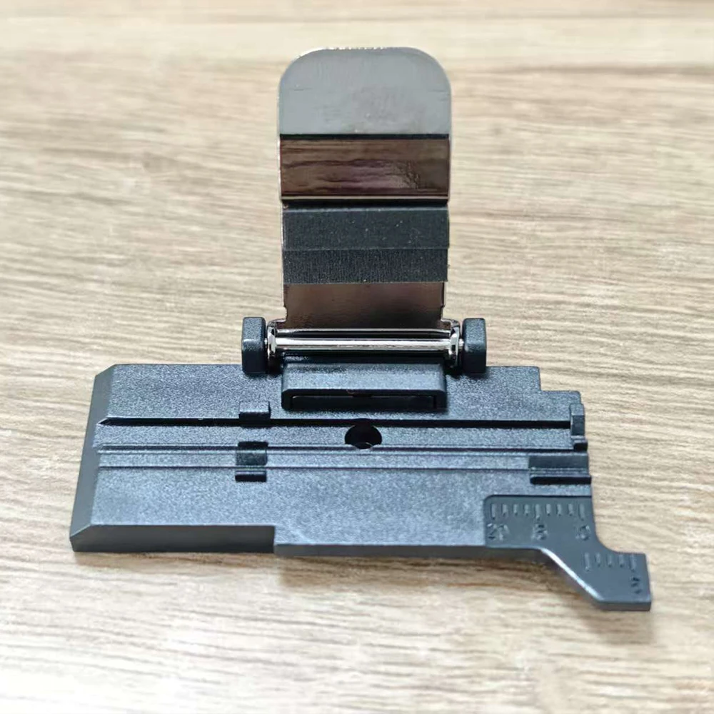 

Автоматический электрический оптоволоконный кливер Q1S с держателем волокна, зажимом и фиксатором для оптоволокна