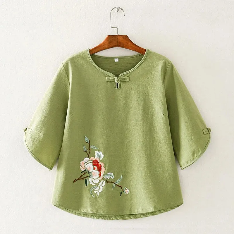 

Женская зеленая блузка из льна и хлопка с рукавом 3/4, с цветочной вышивкой, застежкой на пуговицах, в китайском стиле, повседневный топ
