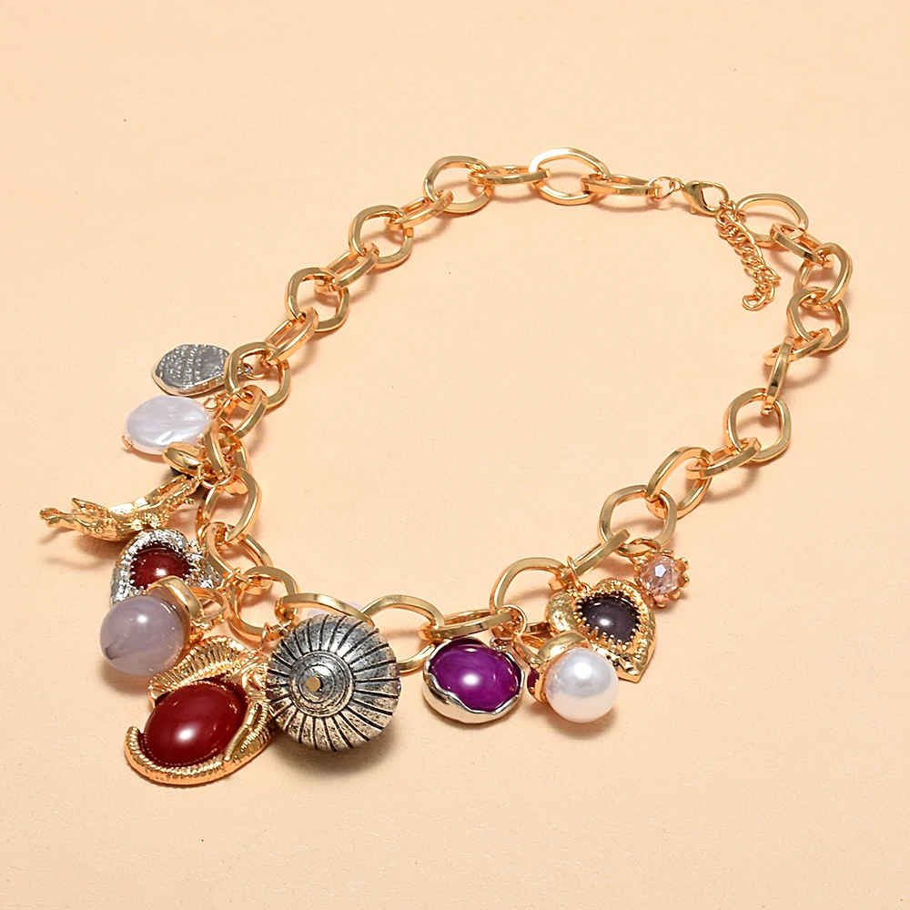 

Statement Metal Gold Color Thick Chain Choker Necklace for Women Vintage Heart Beads Insect Pendant Necklace Party Jewelry