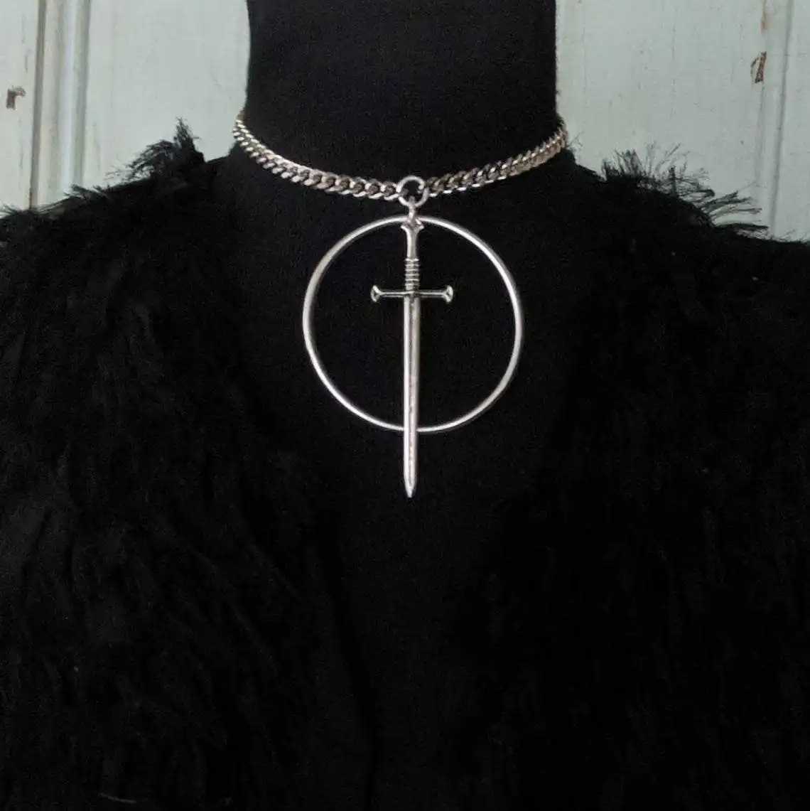 Gargantilla con colgante de espada antigua gótica, joyería fría Medieval a la moda, collar de cadena gruesa Vintage de Color plateado, joyería 2022