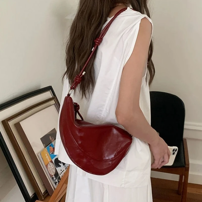 2026 New Fashionable Saddle Casual Crossbody Bag Women's Daily Commuting Bag Armpit Single Shoulder Women's Bags