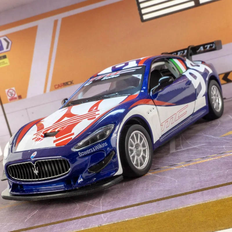 Modelo de coche de aleación Maserati GranTurismo MC GT4, escala 1:32, con luz de sonido extraíble, colección de regalos para niños, modelo de juguete fundido a presión