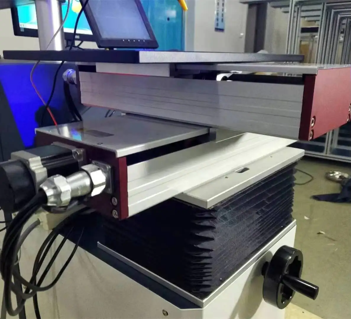 2Kw 3Kw溶接機レーザーファイバーレーザー機 ステンレス鋼炭素鋼溶接加工用