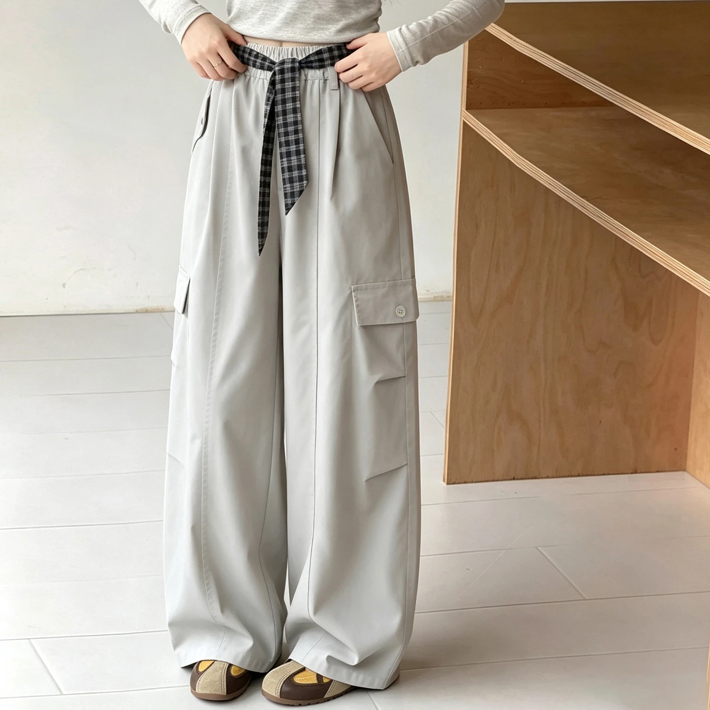 Fashionable work pants for boys and girls, loose and multi-pocket straight pants, suitable for daily wear in spring and autumn.