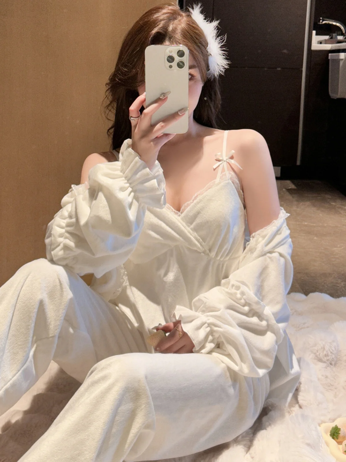 

Women's Island Velvet Spwear Set with Chest Pad Long Sve Sexy Strap Tee Piece Home Clothes V-ne Button Closure