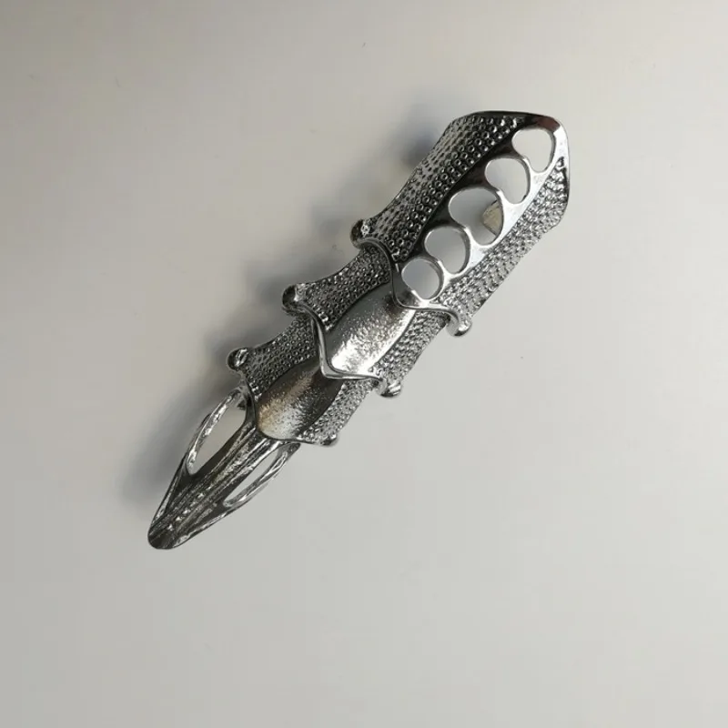 Heißer Danganronpa Fingerknochen-Ring, Dangan Ronpa Gothic Celestia Ludenberg Punk Fingerringe, Klassische Halloween Cosplay Requisiten – Detail 4