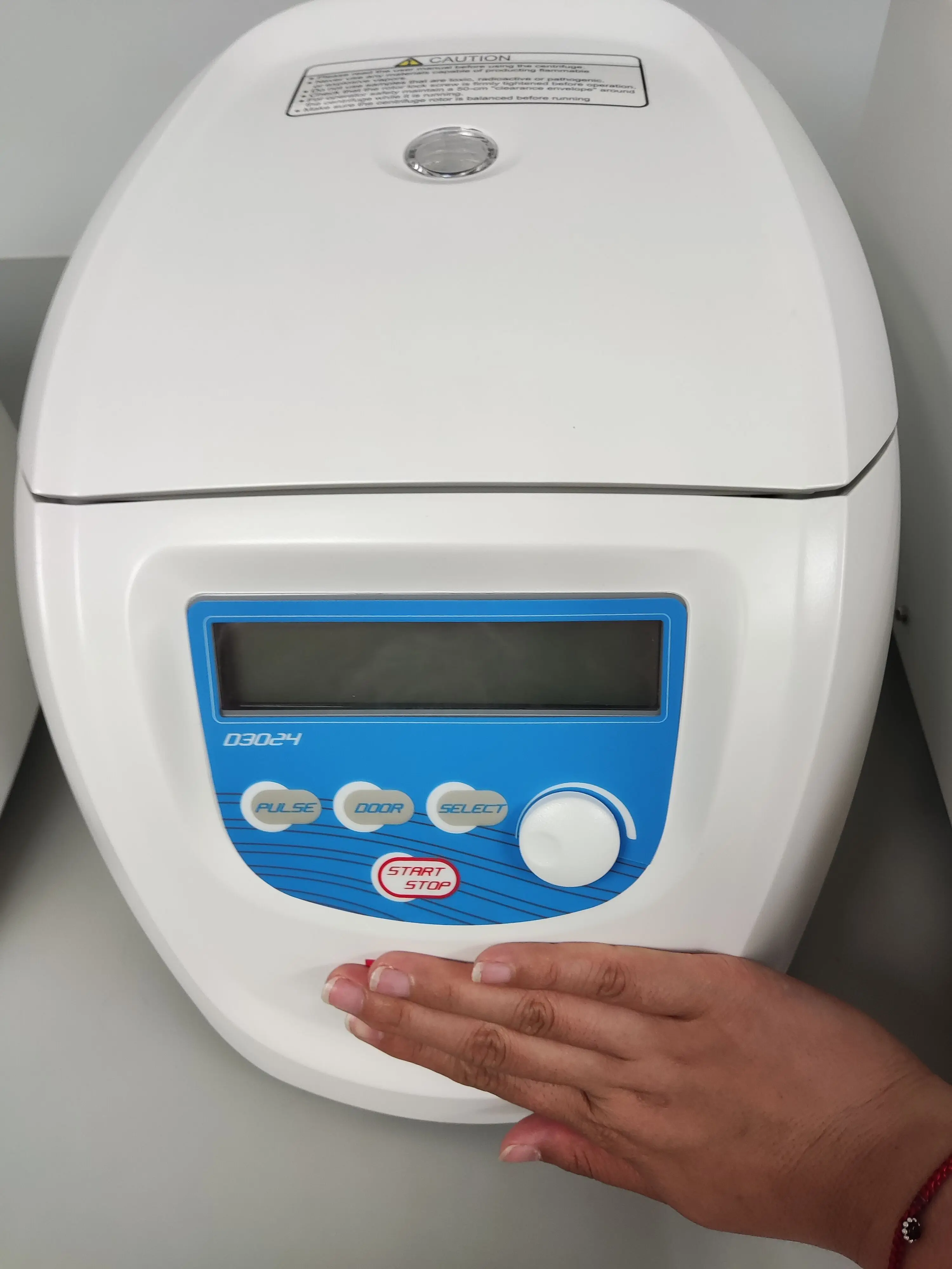 2026 SELL CE,  FCC, MCA, IVD Certified High Speed Laboratory Centrifuge  Max. RCF 21380g with Fully Autoclaved  Rotor