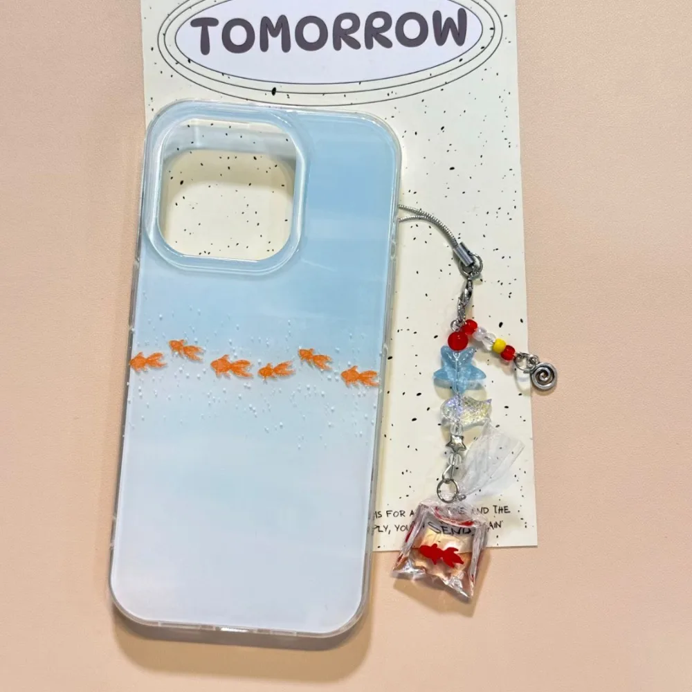 Funda de teléfono para iPhone 16 15 14 13 12 11 X XR XS Pro Max Plus nueva funda protectora con estampado de pez dorado azul manchado INS con colgante