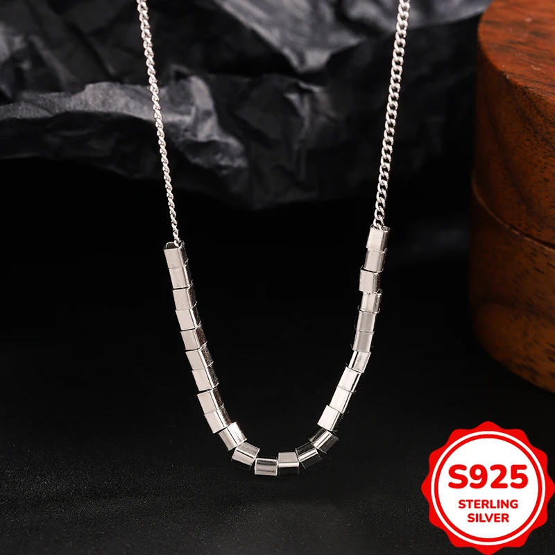 

Модное и универсальное женское колье из серебра S925 с квадратным геометрическим узором