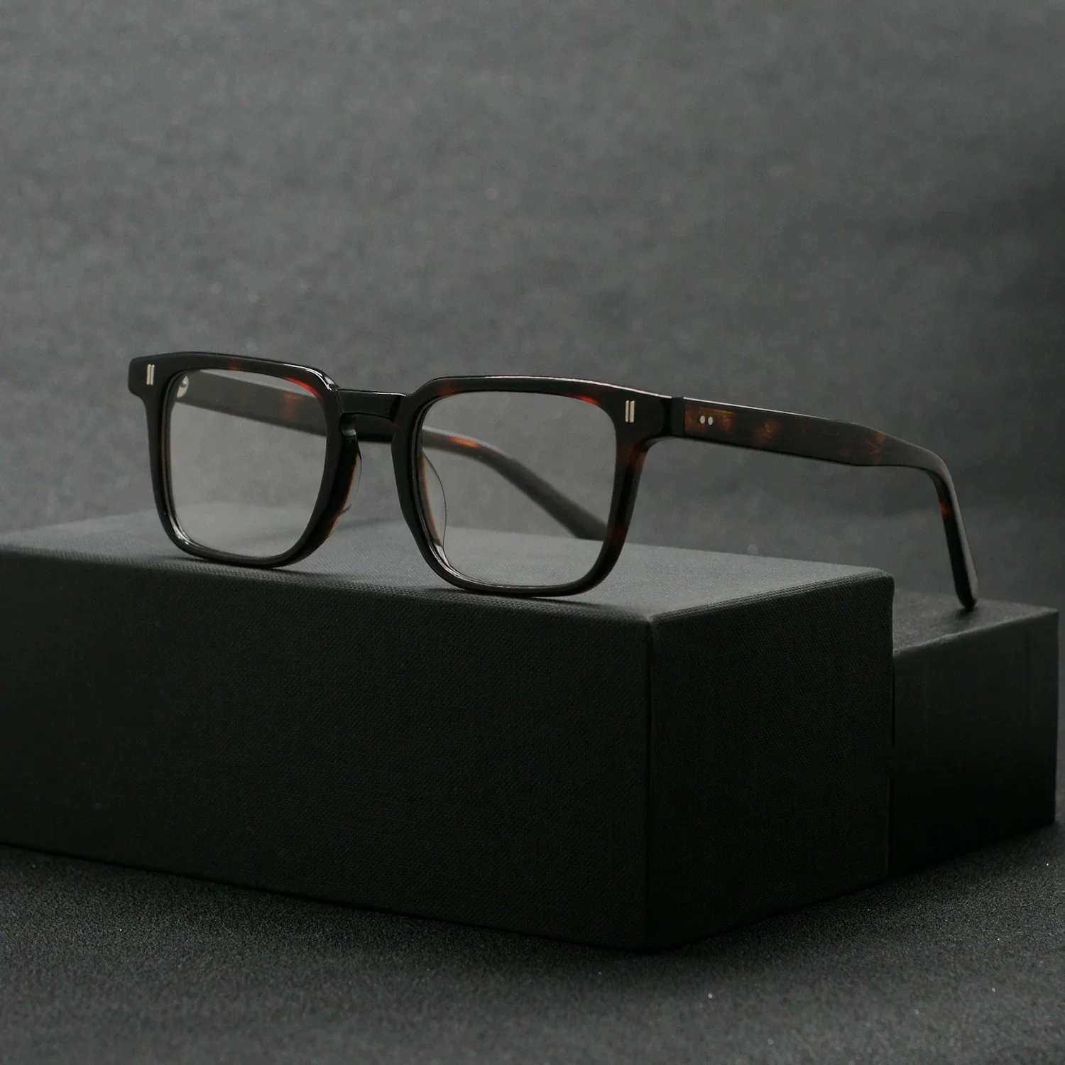 Square-shaped vintage acetate eyeglass frames for men and women, trendy and suitable for prescription glasses