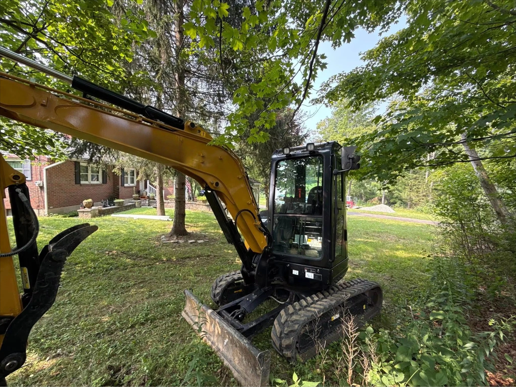 3.8-ton mini excavator, PLC control, zero tail swing, compact excavator, suitable for construction, landscaping, and farm work