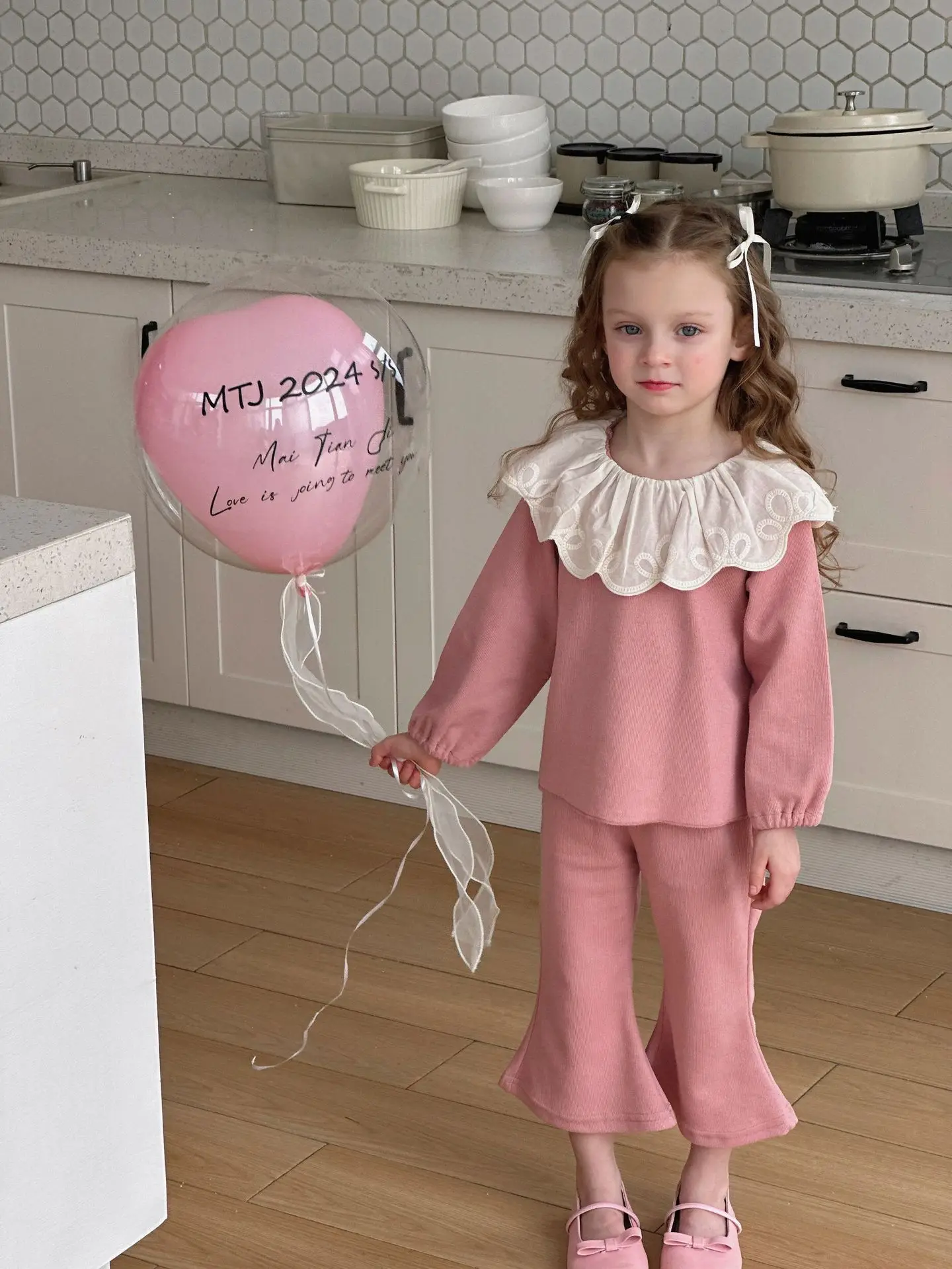 

2024 Spring Girl Children Lotus Collar Long Sleeves Tops + Flared Pants 2pcs Solid Baby Cotton Casual T-shirt Suit Kid Clothes