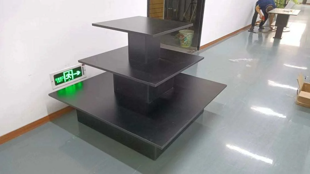 Custom.Custom Display Rack 3 Regale rund Pyramide schwarz