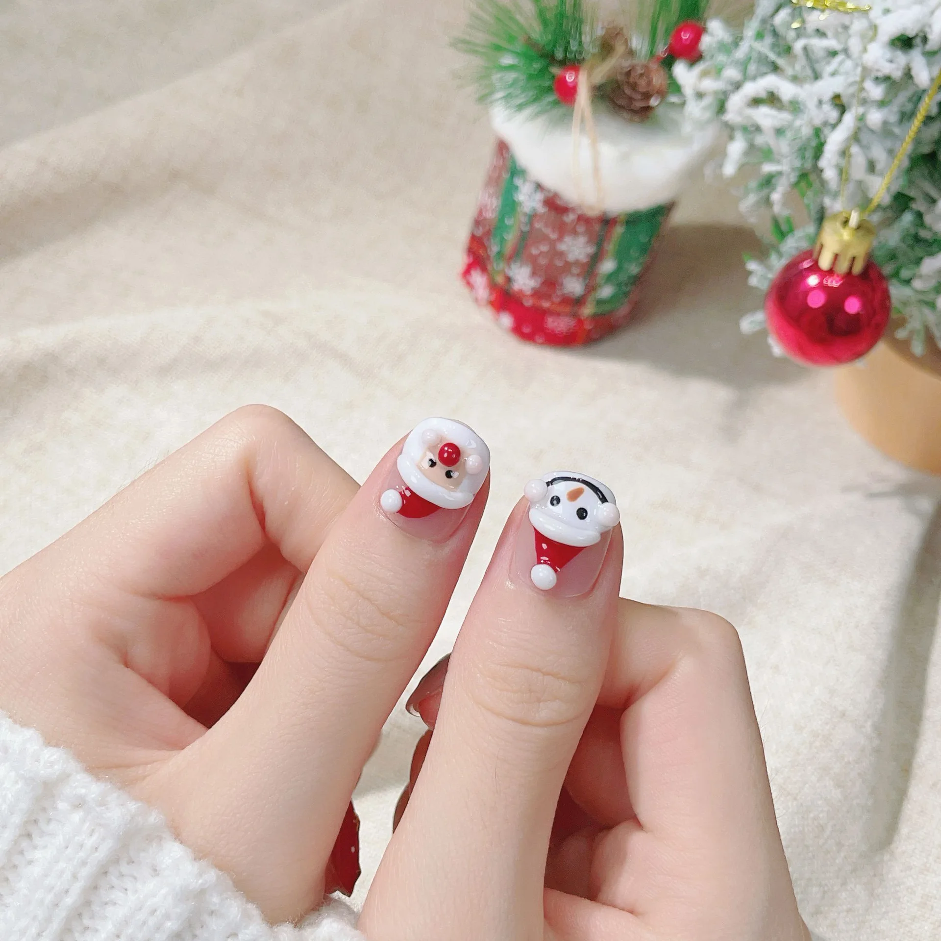 10pcs Handmade Lovely Press on Nails Christmas Santa Claus Snowmen Full Cover Manicure Wearable Short Nails Festival Gift