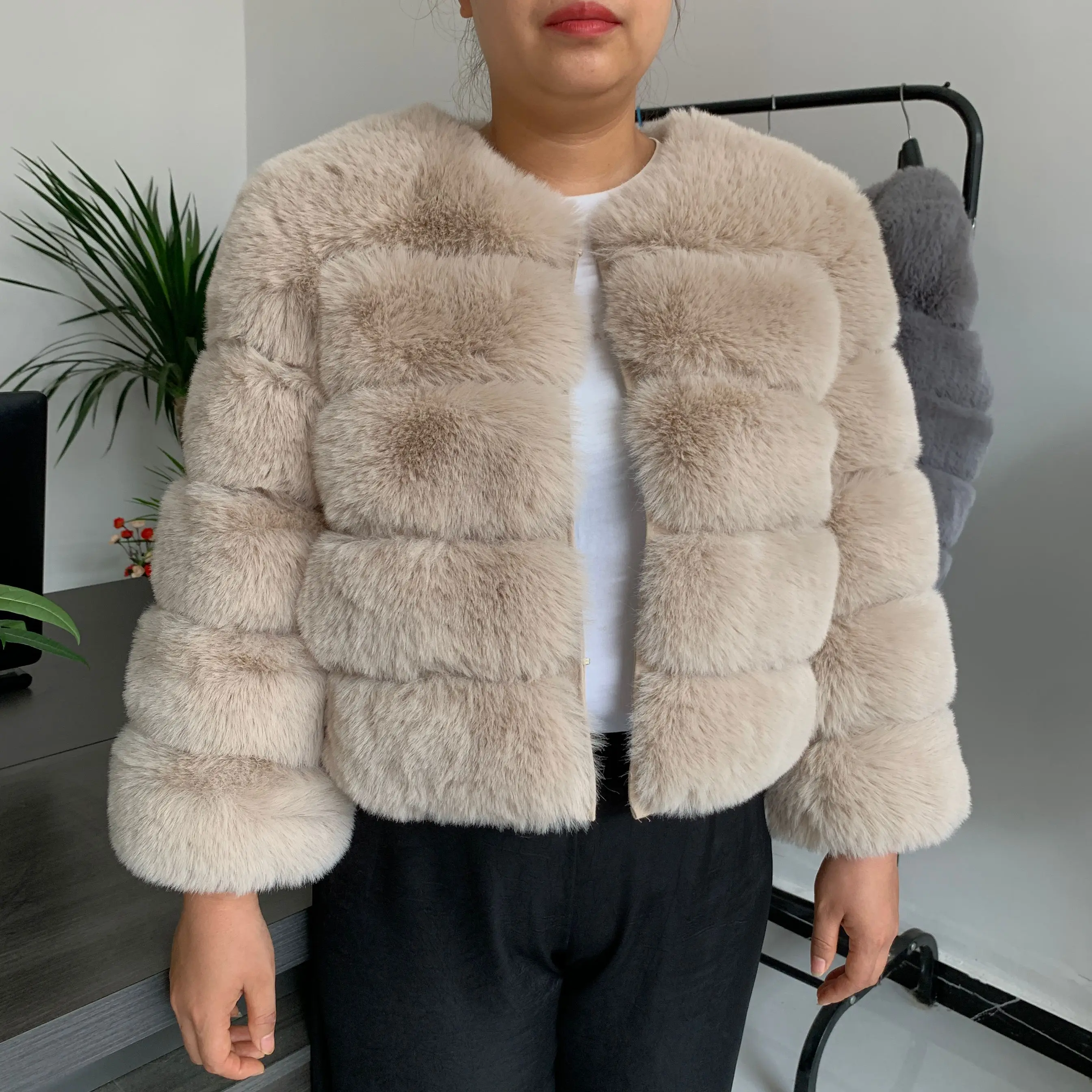 Damen Mode Kunstpelzmantel Super Angesagter Herbst Winter Kurzer Kunstfuchspelz Flauschige Jacke Hochwertig 7XL Damen Pelzmäntel – Detail 18