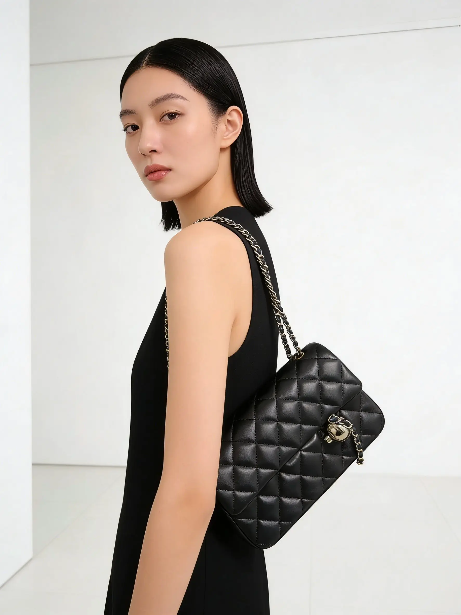 Urban Minimalist Style Gold Ball Shoulder Bag Women's Small Fragrance Style Chain Crossbody Bag Luxury bag