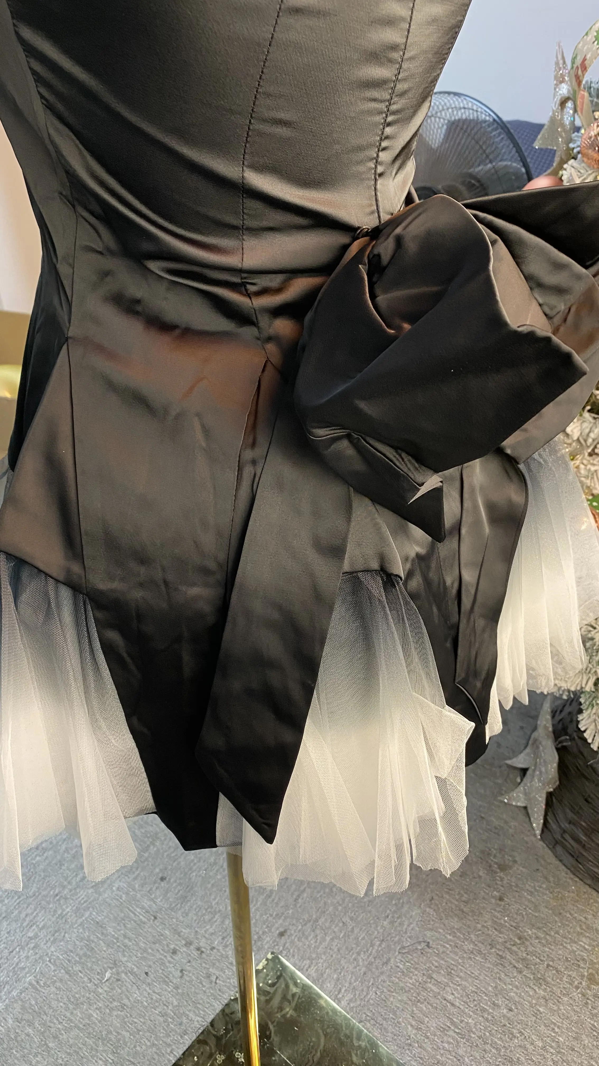 ชุดราตรีทรงสี่เหลี่ยมคอวีสีตัดกัน สไตล์เรโทรลำลองสำหรับงานปาร์ตี้หรืองานเลี้ยงสุดหรู - GZXX152