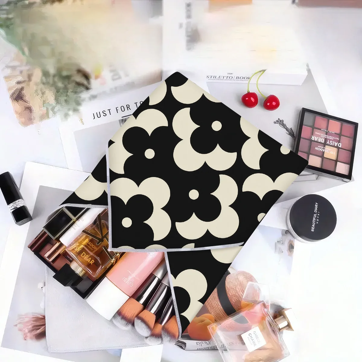Ins Style Black and White Geometric Floral Pattern Makeup Bag Makeup Brush Storage Pouch Self-Adhesive Magic Wrap Cloth Cover