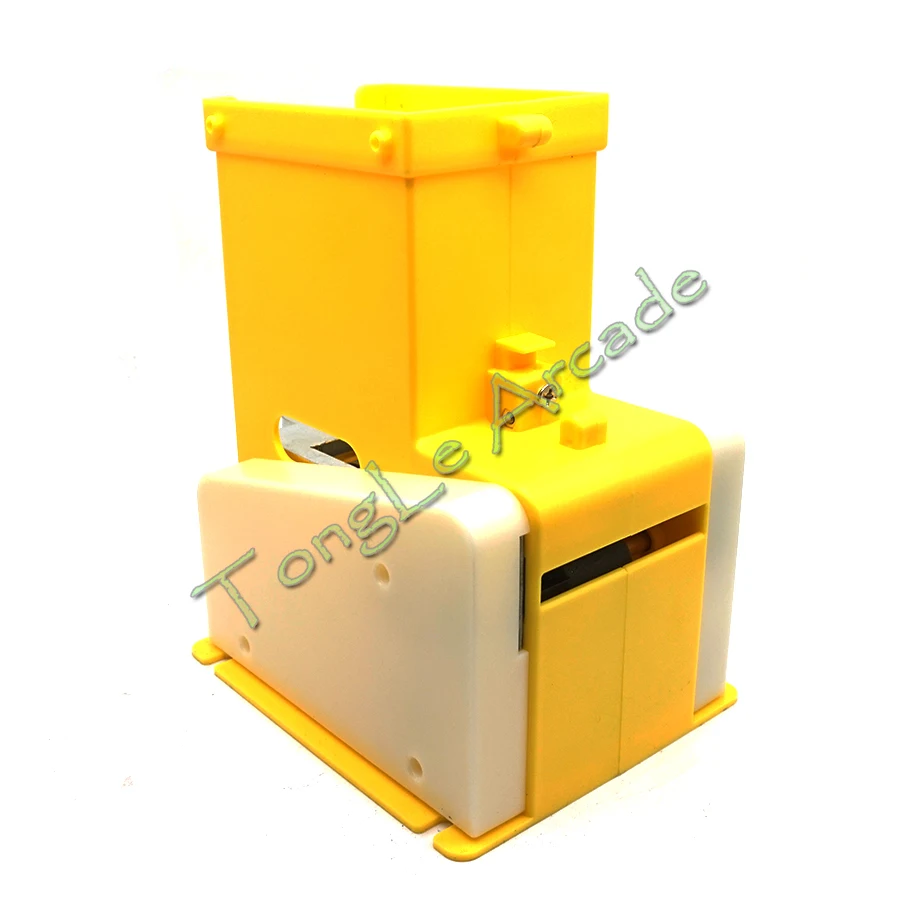 

Диспенсер для карт с монетоприемником принимает максимальный диапазон 6,3*8,6 см (толщина не выставляет 1 мм) и можно регулировать.