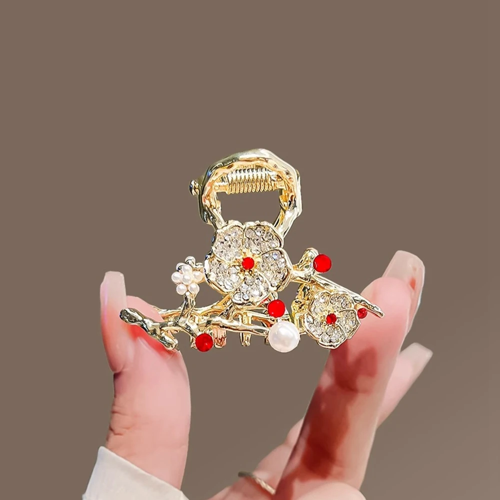 

Pearl Plum Blossoms Hair Claws Women Cute Sweet Hair Clip Girls Fashion Elegance Headdress Exquisite Hair Accessoires