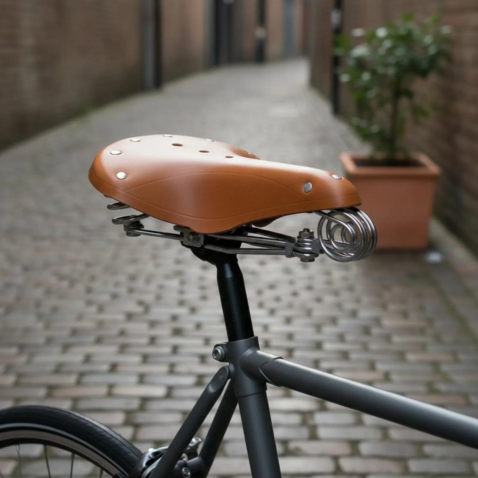 

Vintage Leather Two-Wheeler Saddle Comfortable Vintage Coil Saddle Three Coil Two-Wheeler Seat Breathable Sprung Bike Seat