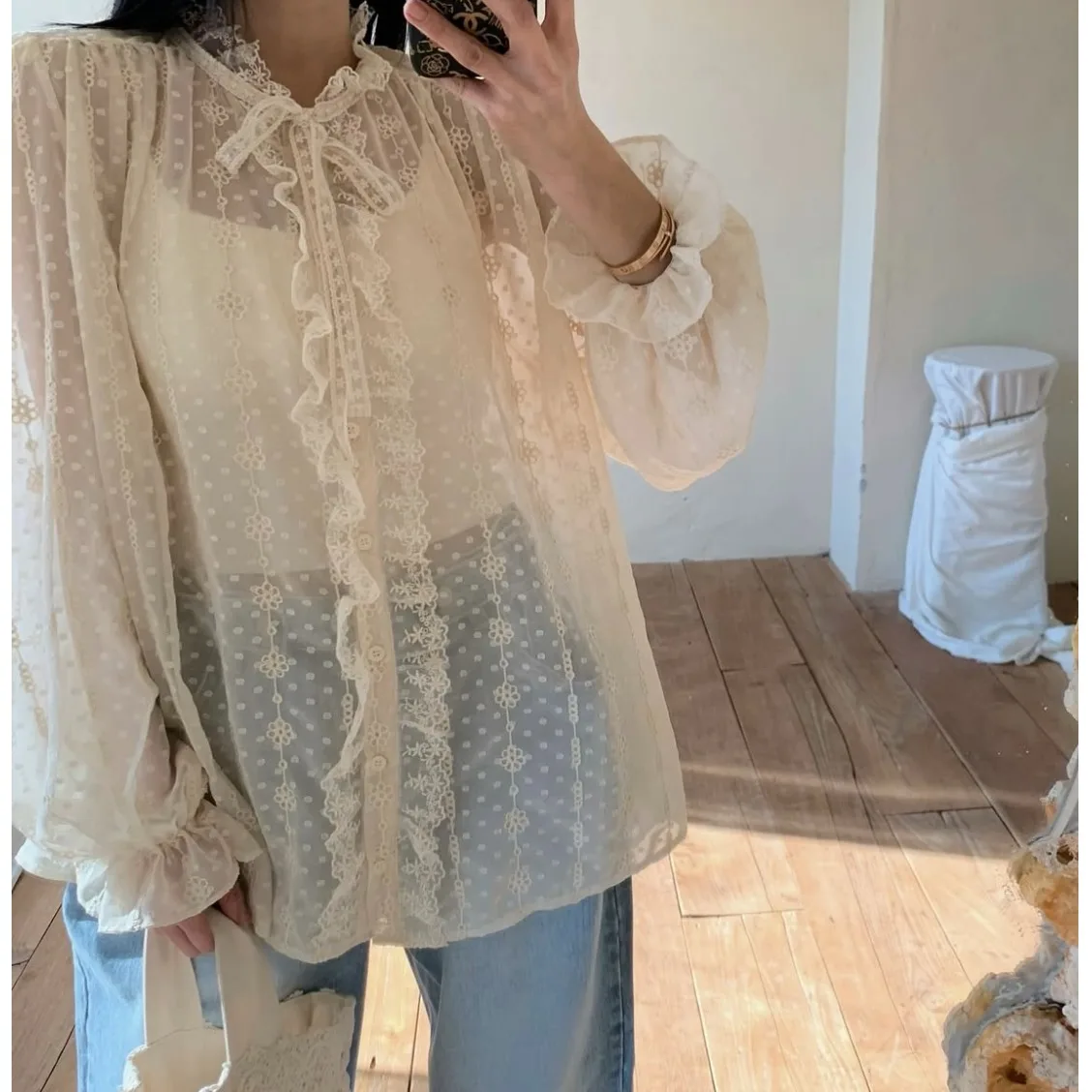 เสื้อผู้หญิงแขนยาว คอตั้ง แต่งผ้าลูกไม้ พร้อมเข็มขัดสไตล์เกาหลี สำหรับฤดูใบไม้ผลิและฤดูใบไม้ร่วง