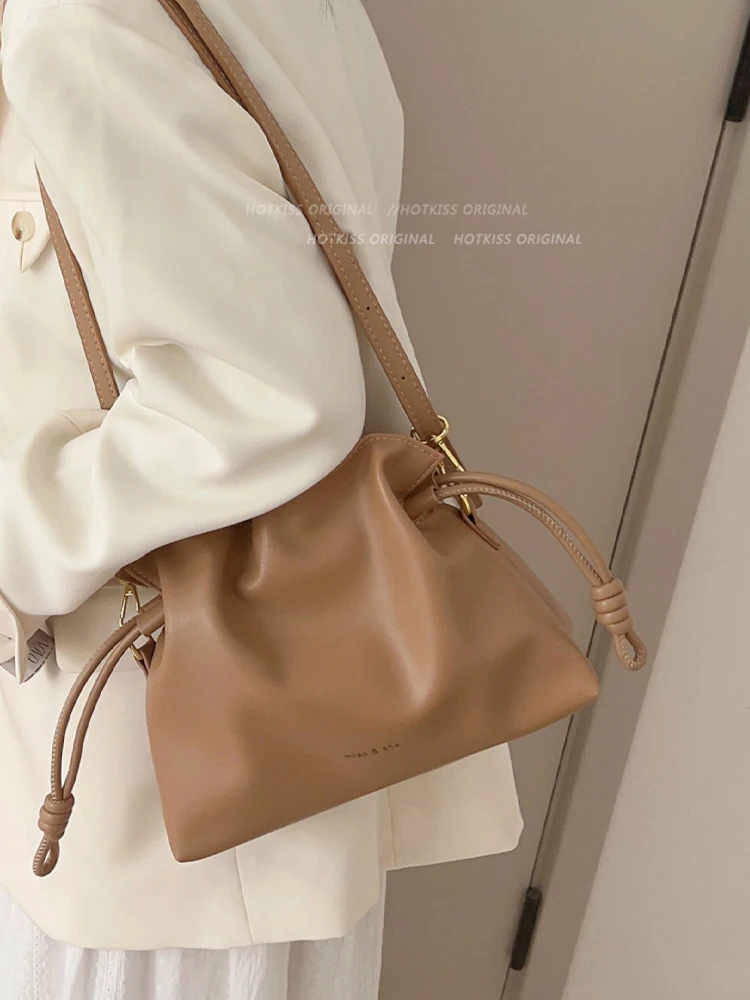 Autumn Winter Vintage Pleated Pack for Women 2023 New Fashion Shoulder Crossbody Bag Versatile INS Casual Bucket Bags