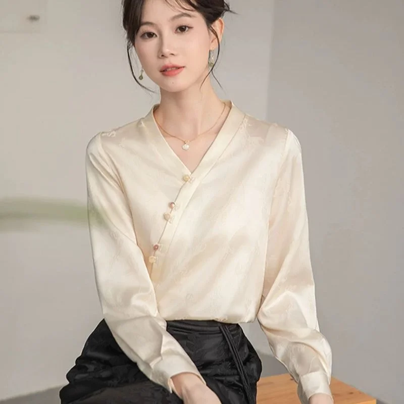 

Весенняя футболка 2025 года, женская новая легкая футболка в национальном стиле с длинными рукавами и v-образным вырезом, темпераментный благородный китайский модный топ