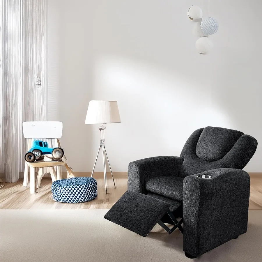 Suri-Liegestuhl mit Getränkehalter-Fußstütze in schwarzem Chenille, bequemer und gemütlicher Loungesitz, entworfen für Kleinkinder und ideal