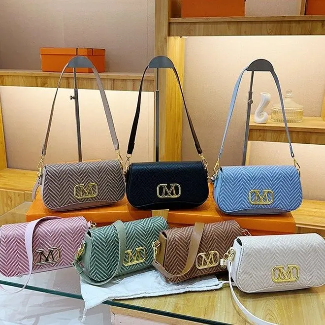 

2026 New Arrival Solid Color Women Tote Bag Trendy Versatile Large Capacity Commute Crossbody Bag
