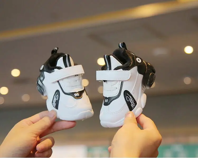 Sports Shoes Winter New 1-6 Years Children Pu Outdoor Sneakers Boys Girls Soft Sole Breathable Running Shoes 20-31 Keep Warm