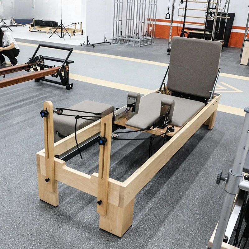 

Queenlife Yoga Studio Fitness Style Workout Maple Wood Springs Commercial Reformer Pilates Machine with Box and Jump Board