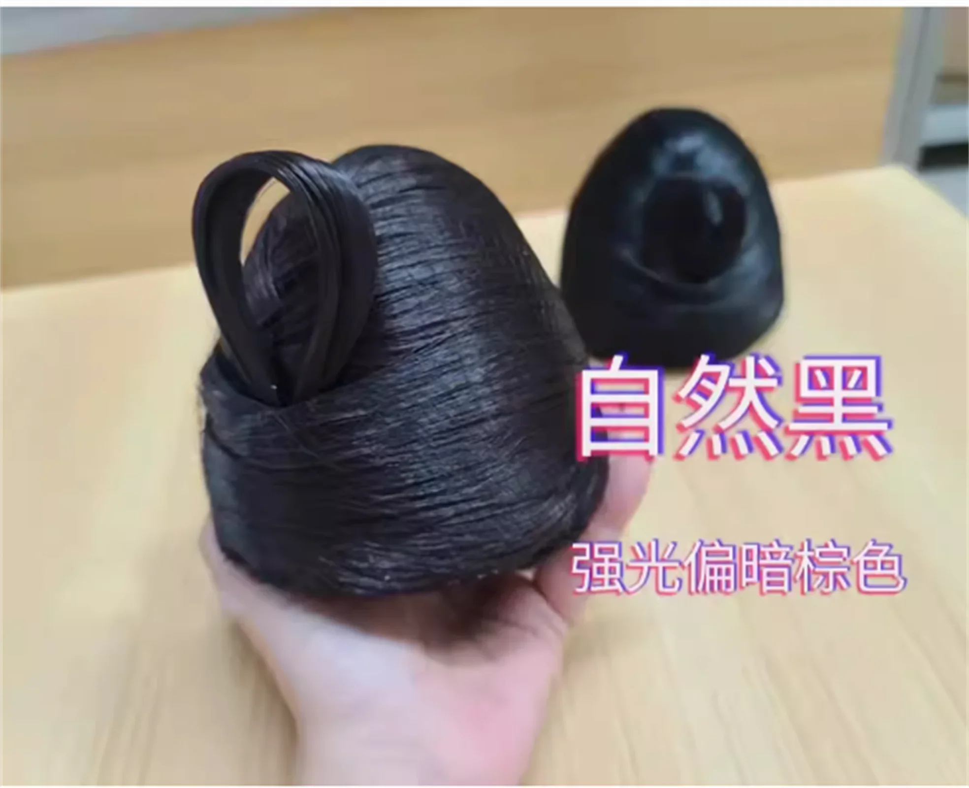 Los accesorios para el cabello, pelucas y cortes de pelo del grupo étnico Xishuangbanna Dai están contraídos