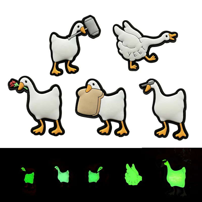 

Милые большие белые гусиные ПВХ мягкие резиновые нашивки Аниме игра животные Забавный Тактический значок для одежды рюкзак наклейки сделай сам украшение