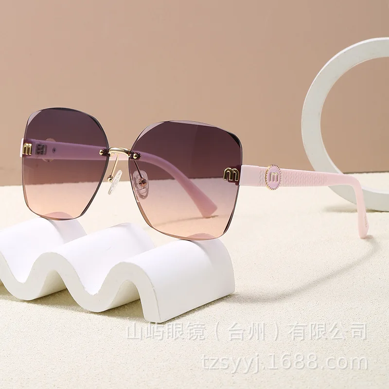 

2025 New Women Frameless Sunglasses European Large Frame Fashion Personality UV Protection Trendy Hot Selling