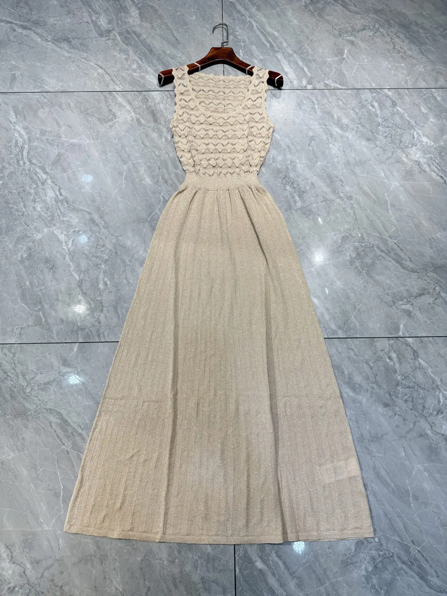 فستان نسائي طويل مجوف من الكروشيه مزين بالترتر وياقة مربعة بدون أكمام وخصر عالٍ أنيق ونحيف محبوك