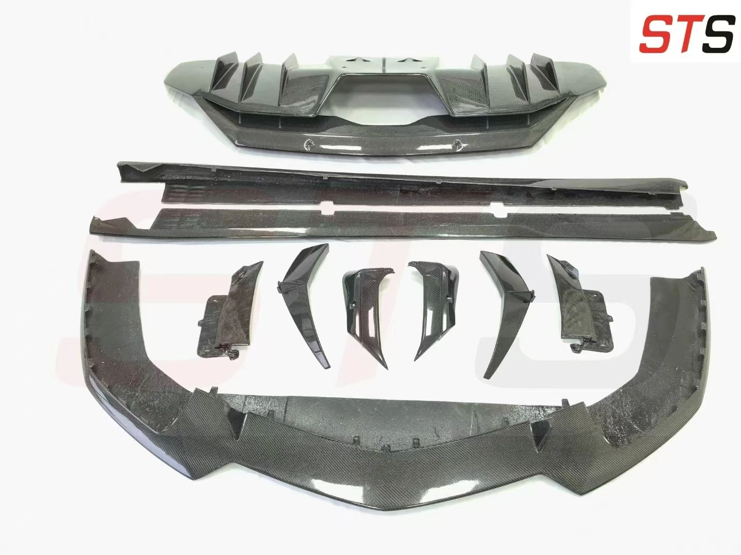 

santris bodykit ,short for STS ,mean supercar tuning surround . we focus on super car, use best materia even toray carbon fabr
