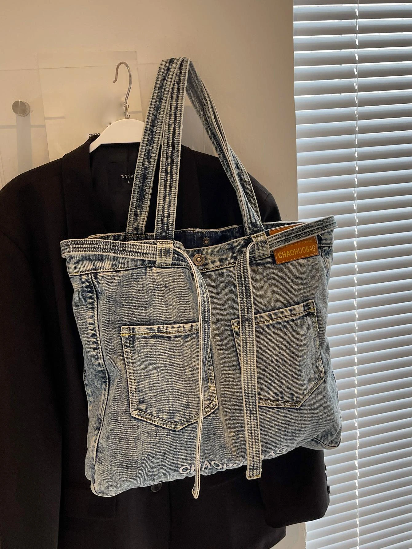 Borsa a tracolla grande borsa a tracolla alla moda in Denim con doppia tasca frontale ricamata con lettera doppia